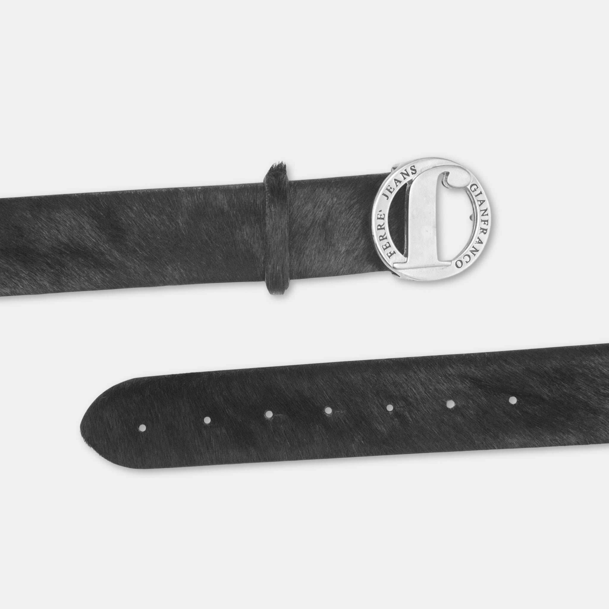 A black leather belt with a silver buckle featuring the text "FREERE JEANS GIANDA" on it.