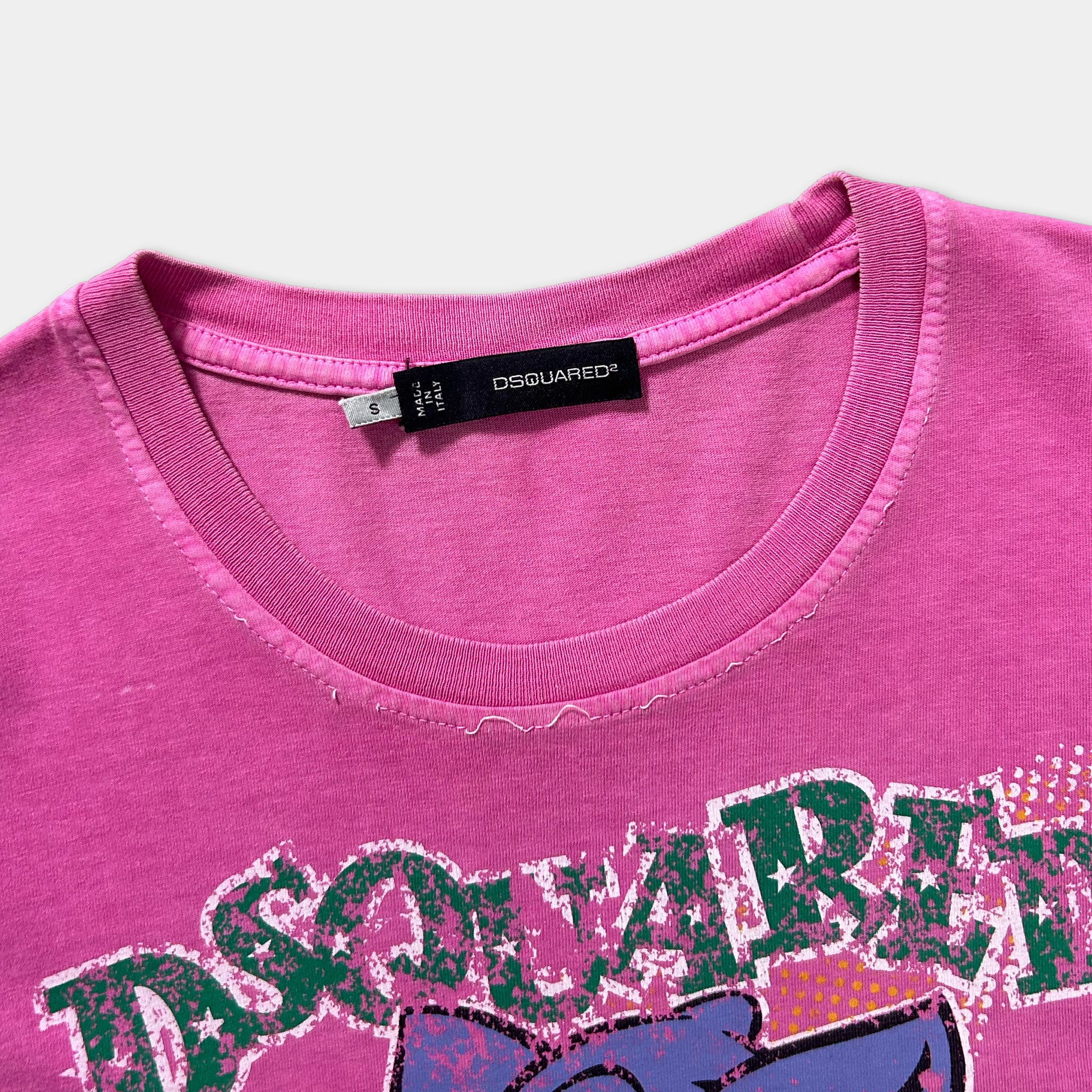 A close-up view of a pink t-shirt with a label that reads "DISQUERD".
