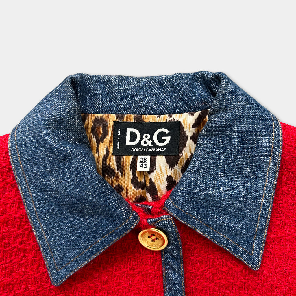 a close-up view of a collar and buttons on a red jacket, with a label on the collar that reads "D&G".