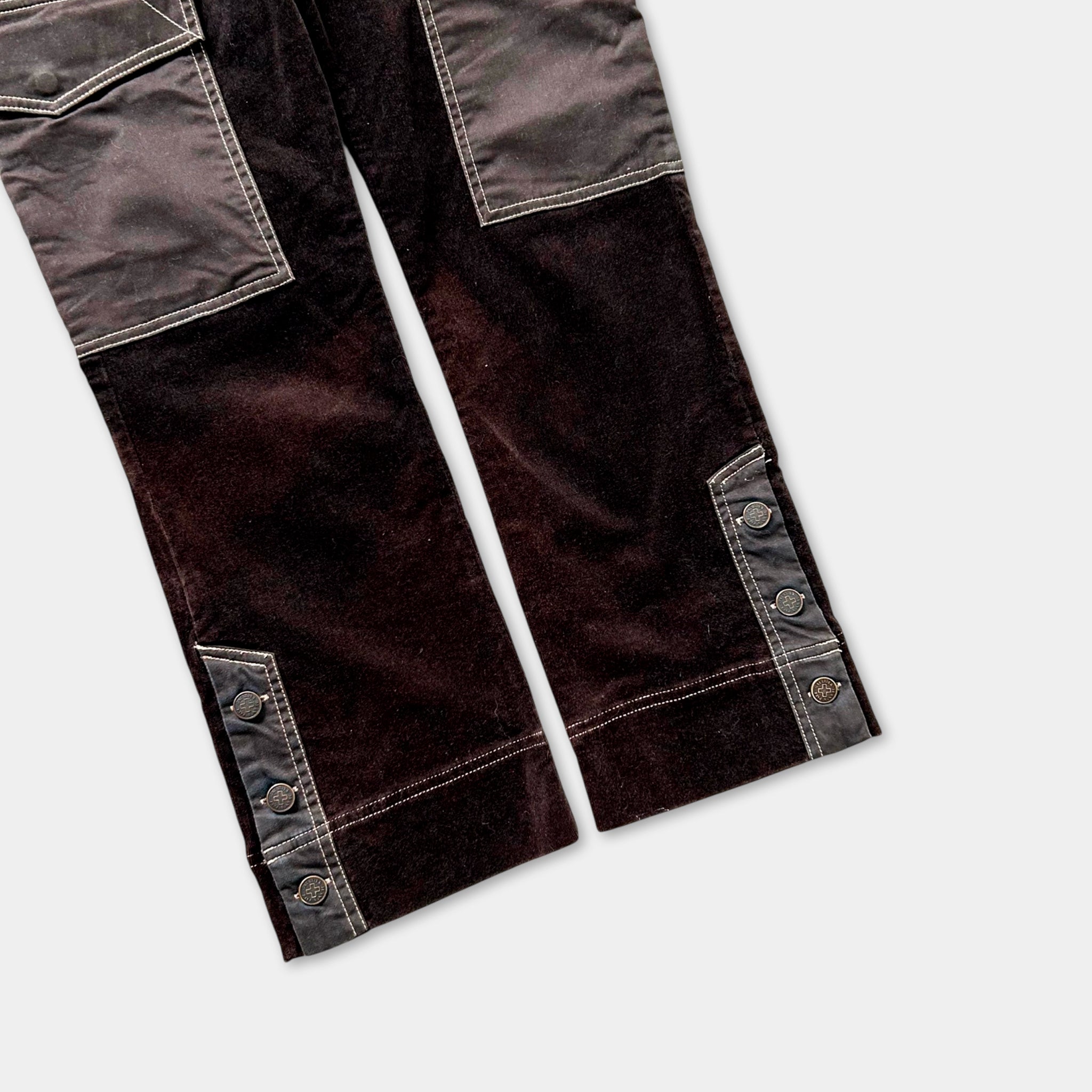 a pair of dark brown pants with a dark brown fabric and a dark brown fabric pocket.