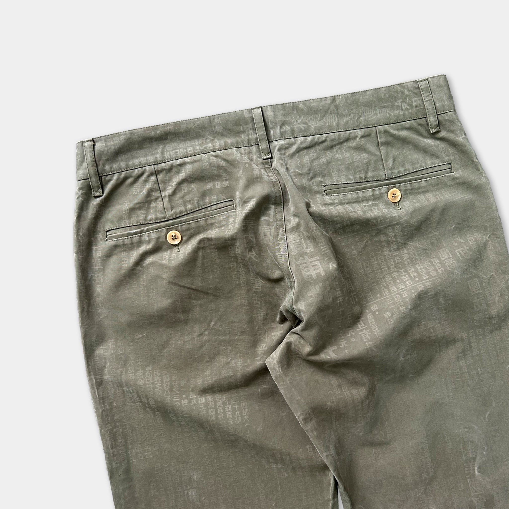 a pair of gray pants with a patterned design.