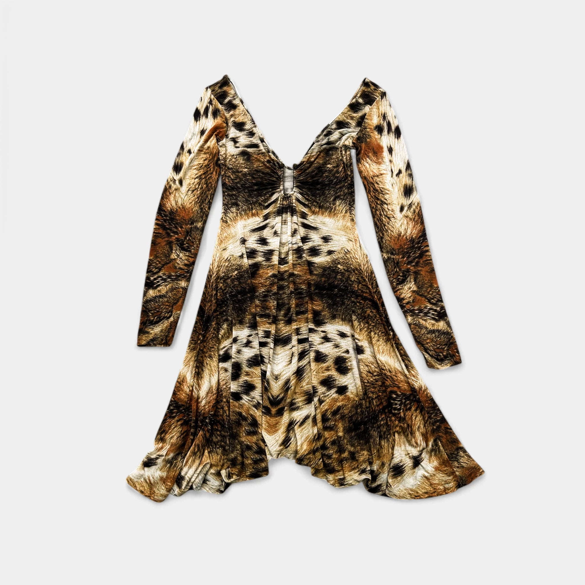 A long-sleeved dress with a leopard print pattern, featuring a v-neck and long sleeves.