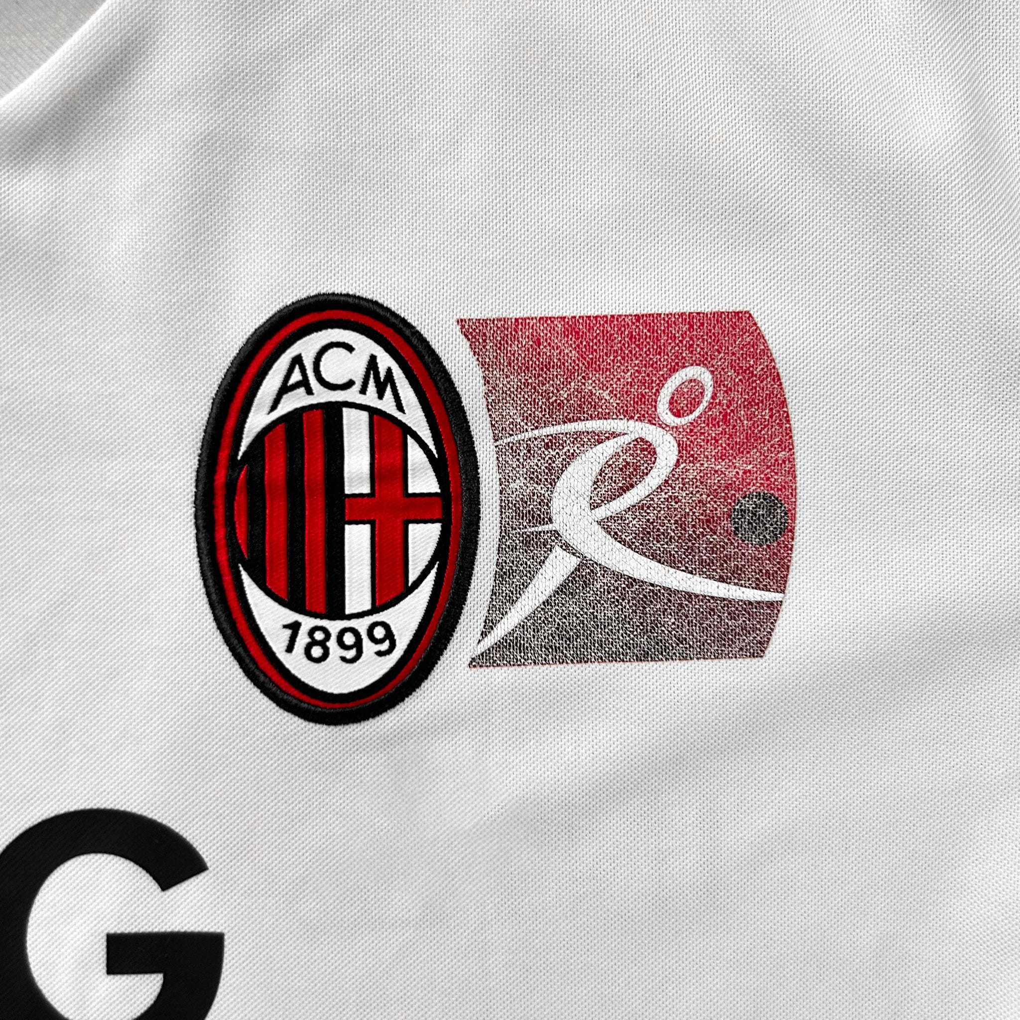 the logo of a sports team, which appears to be a soccer club. The logo consists of a red and black oval with the letters ACM inside, and a red and white rectangular shape with a stylized figure inside.