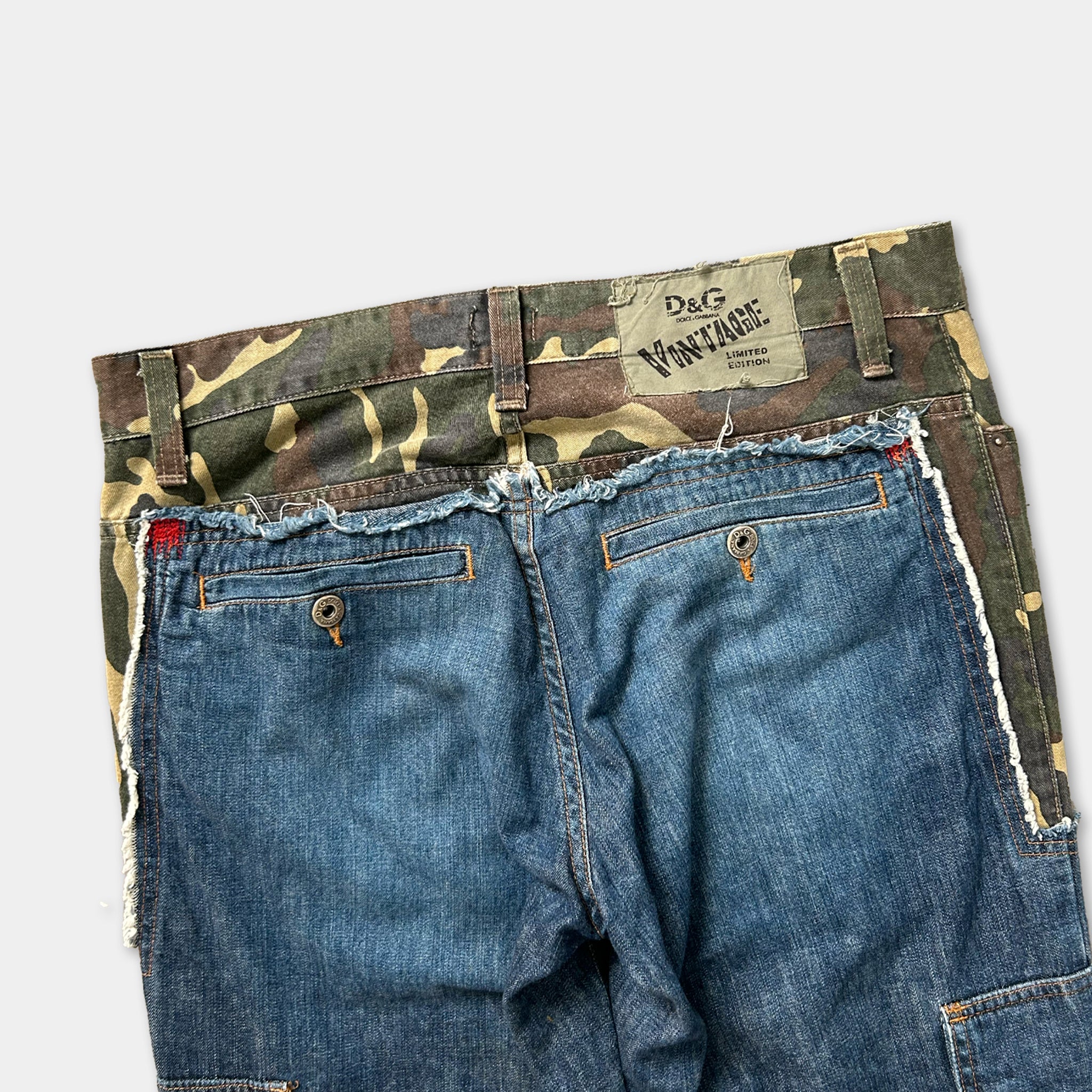 a pair of blue jeans with a camouflage pattern and a label that reads "D&G Van Treeme".