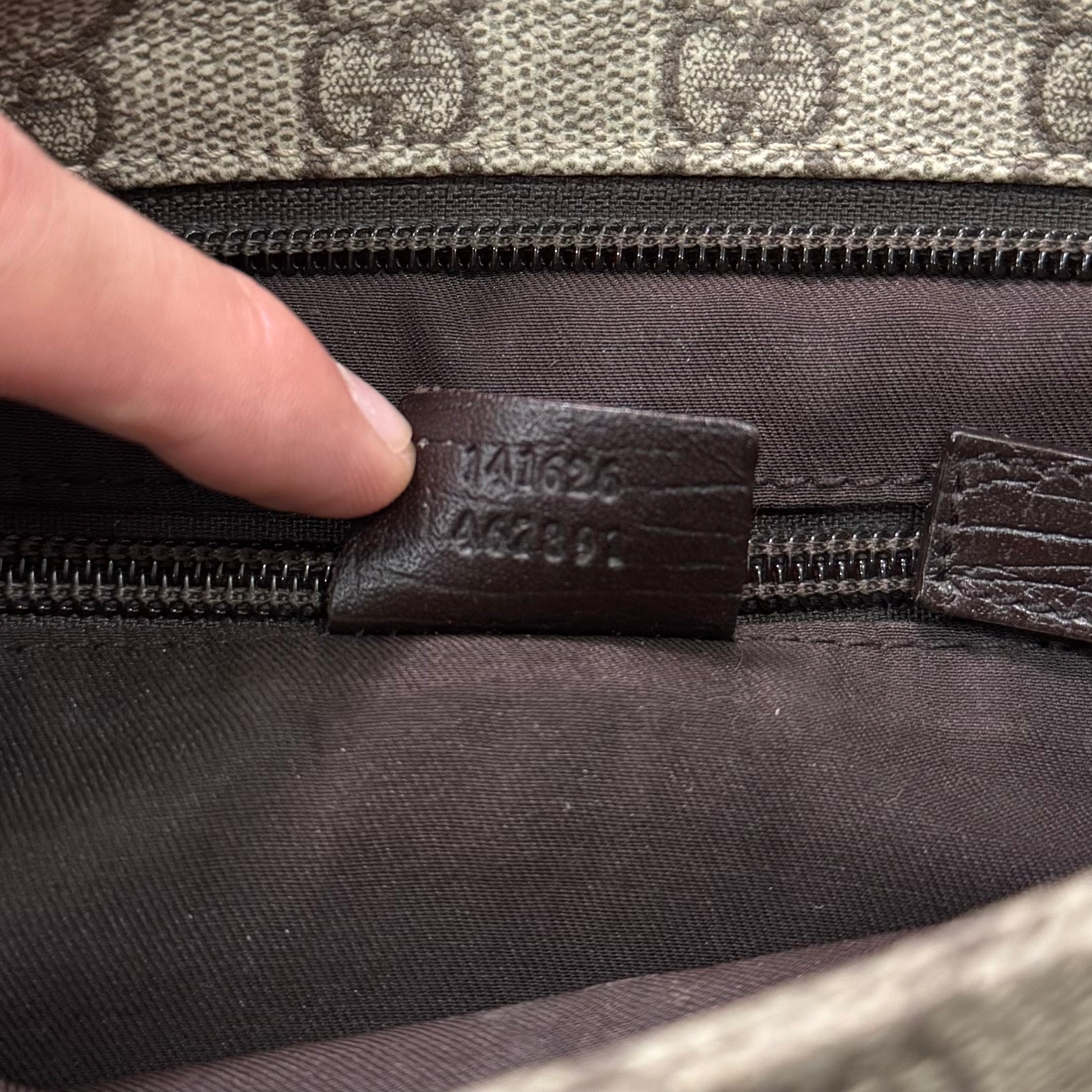 Gucci GG Supreme Messenger Crossbody Bag