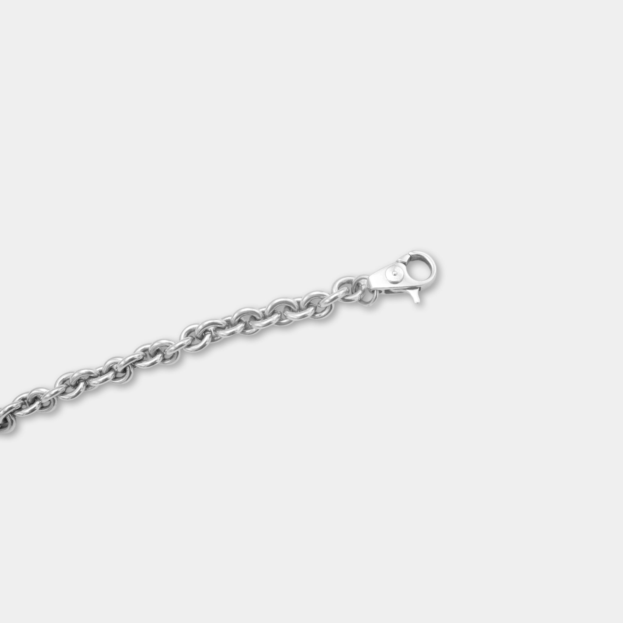 A silver chain with a clasp is shown in the image.