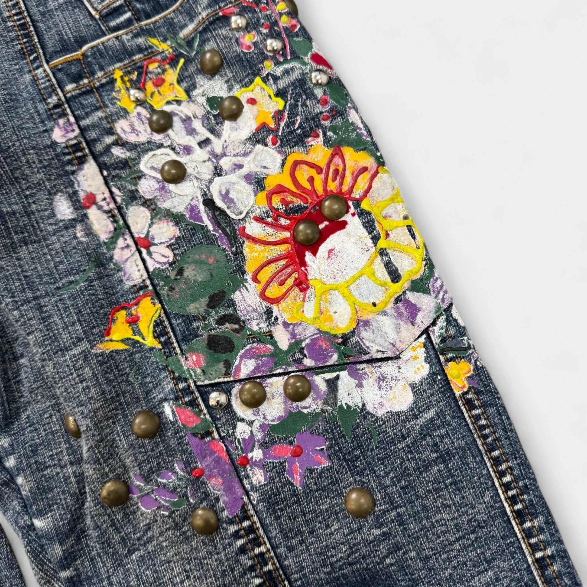 Gaetano Navarra Vintage Floral Embroidered Studded Capri Jeans