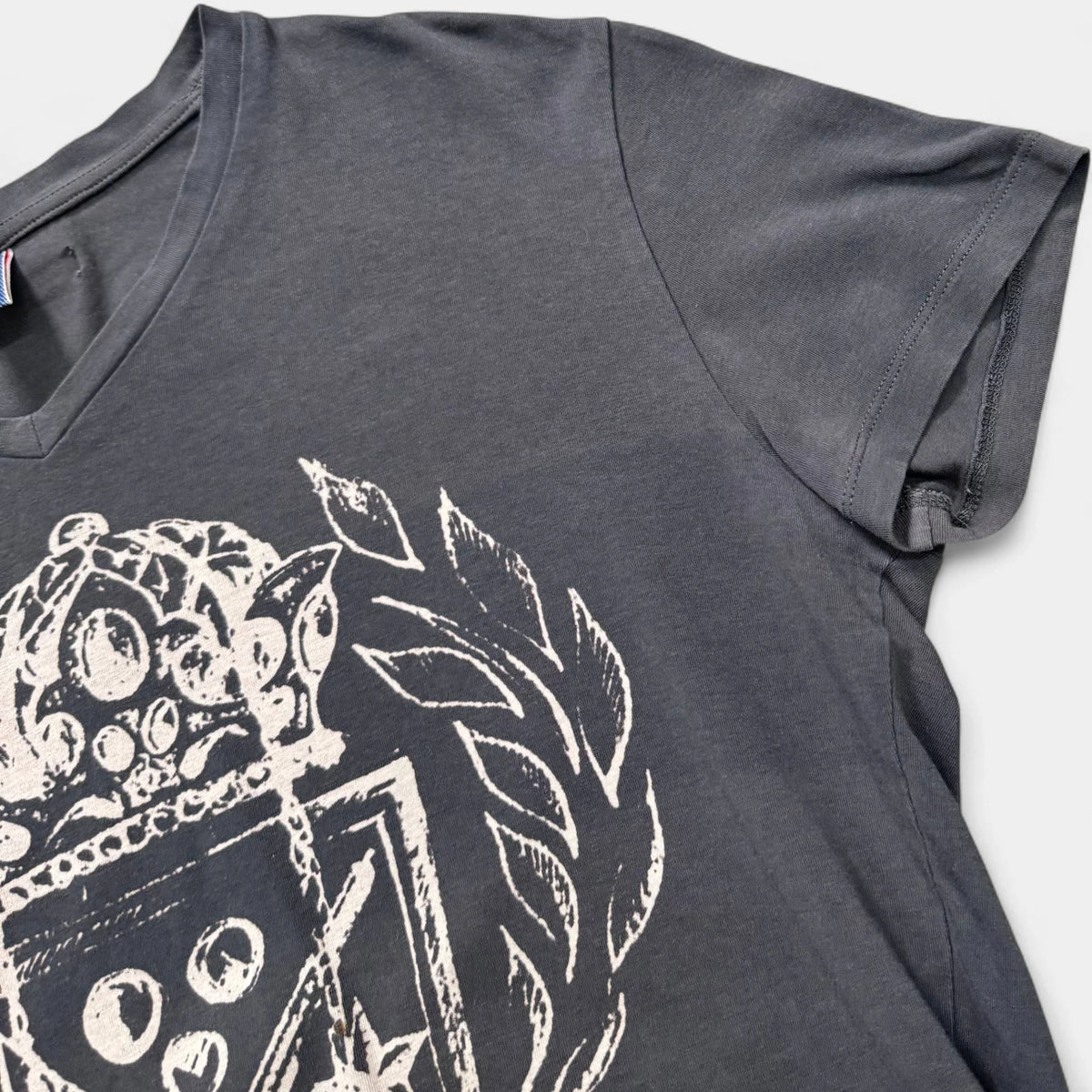 Jean Paul Gaultier 90s Heraldic Crest Graphic V-Neck Grey Cotton T-Shirt - detail 3